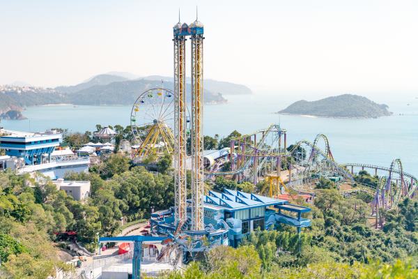 The,Sunny,View,Of,Theme,Park,Near,To,Ocean
