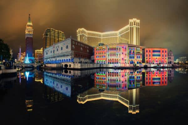 Macau,Cityscape.,Landscape,Of,Macau,Business,Building,With,Reflection,At