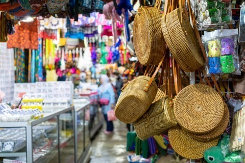 Souvenir,Display,In,Filipino,Market,Souvenir,Market,In,Sabah,Borneo,