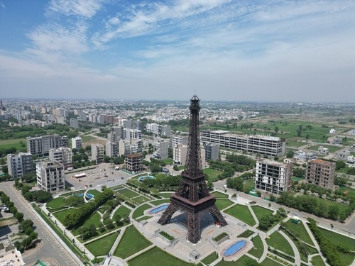 Eiffel,Tower,Bahria,Town,Lahore