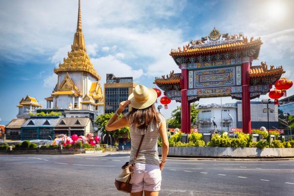 A,Tourist,Woman,On,Sightseeing,Tour,Stands,In,Front,Of