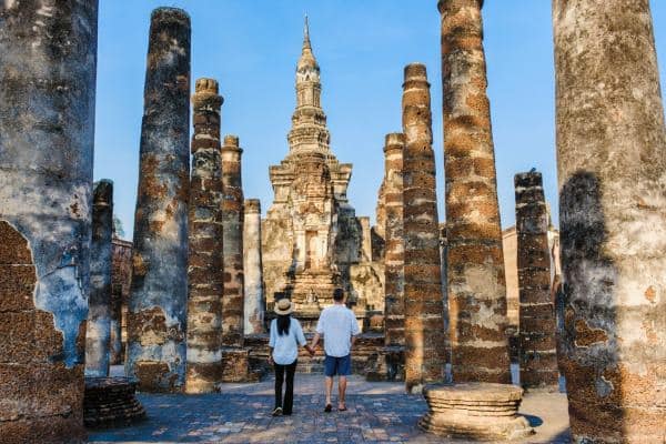 Asian,Women,And,Caucasian,Men,Visiting,Wat,Mahathat,Sukhothai,,An