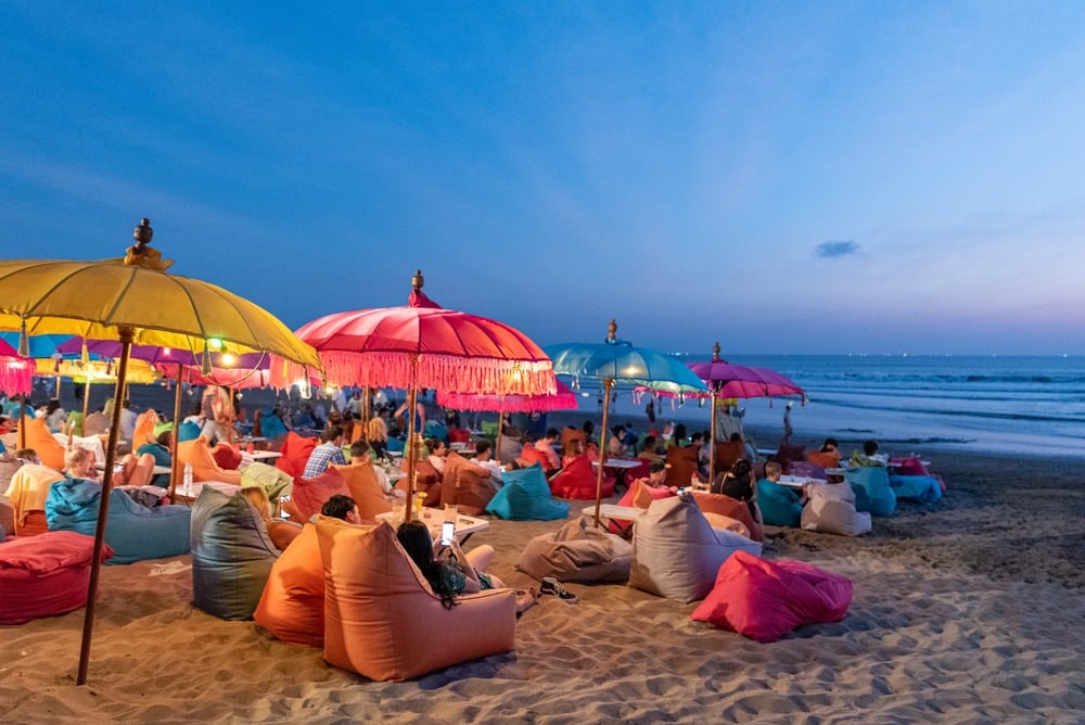 People,At,The,Beach,Drinking,At,A,Kuta,Beach,Bar