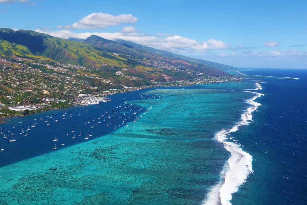 Taking,Off,From,Papeete,Airport.,Astonishing,Beauty,Of,The,Barrier
